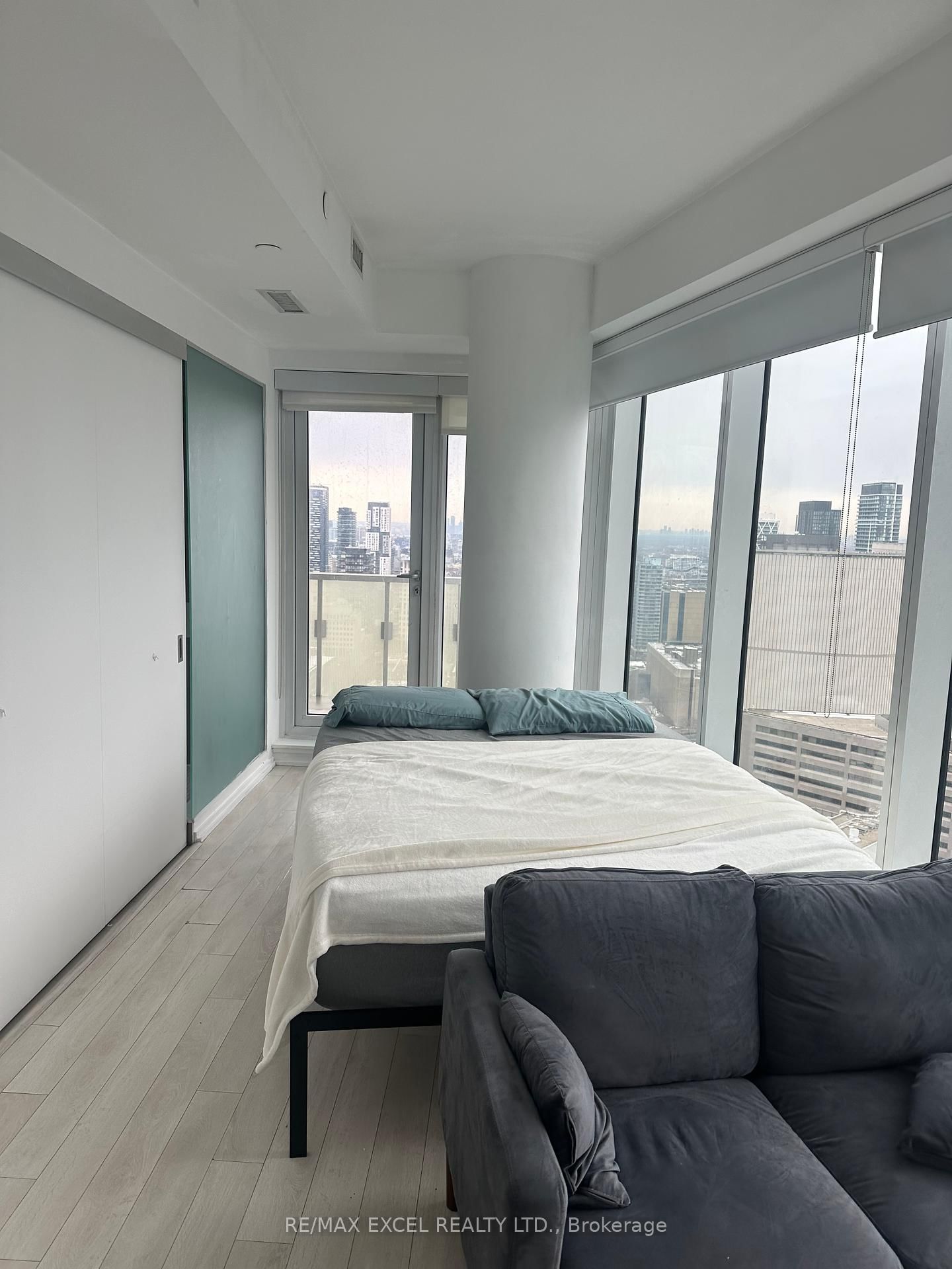 197 Yonge St, unit 3212 for rent