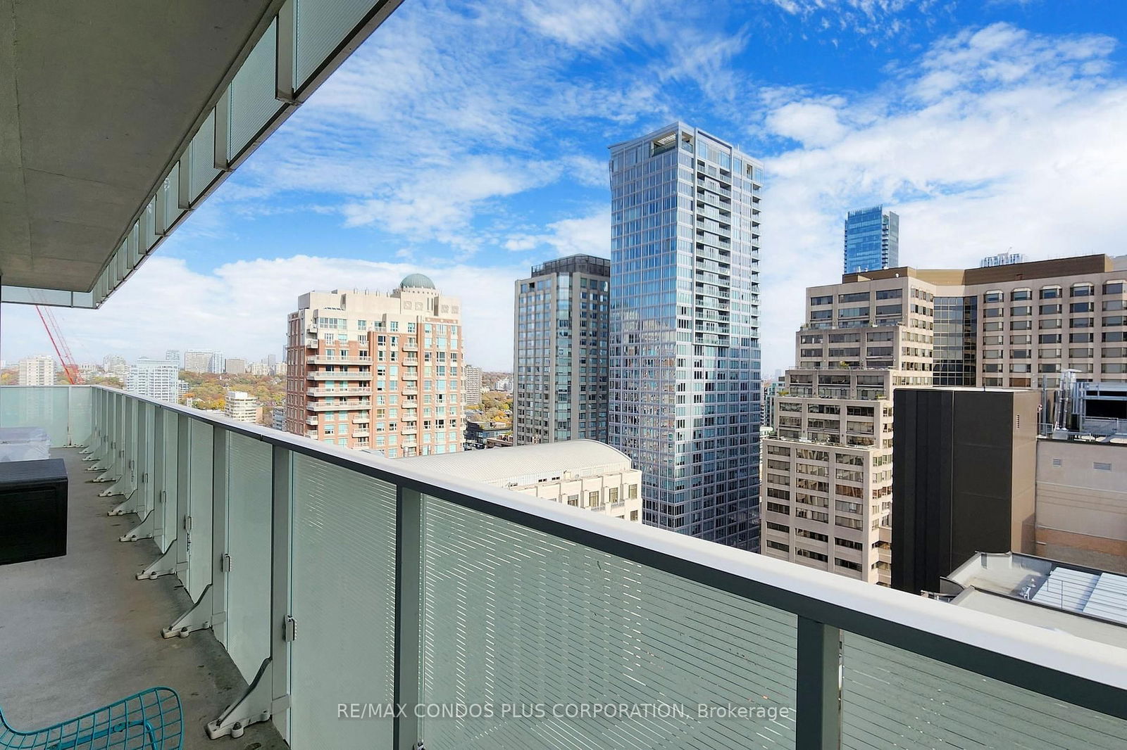 200 Bloor St W, unit 2105 for sale