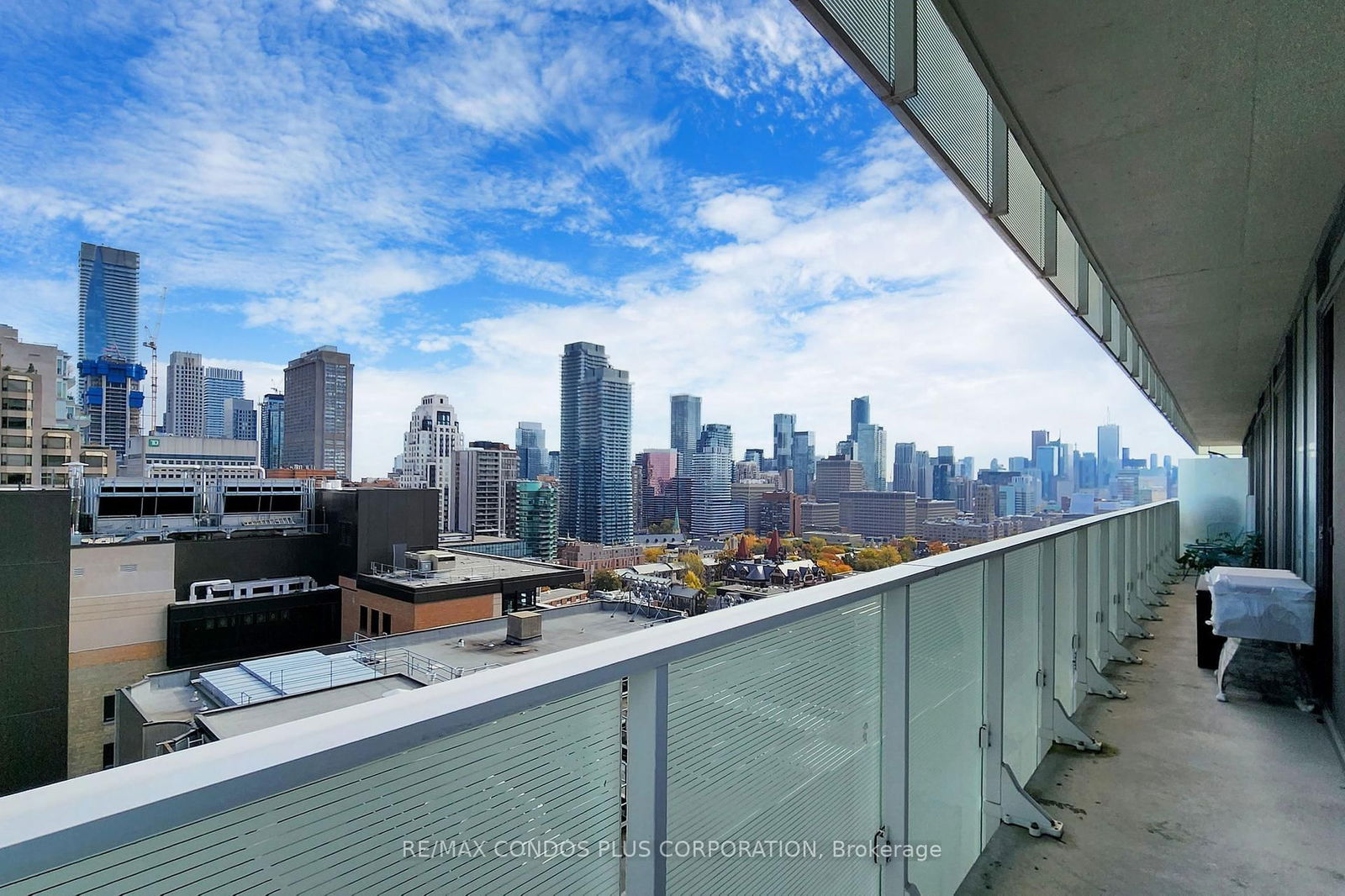 200 Bloor St W, unit 2105 for sale