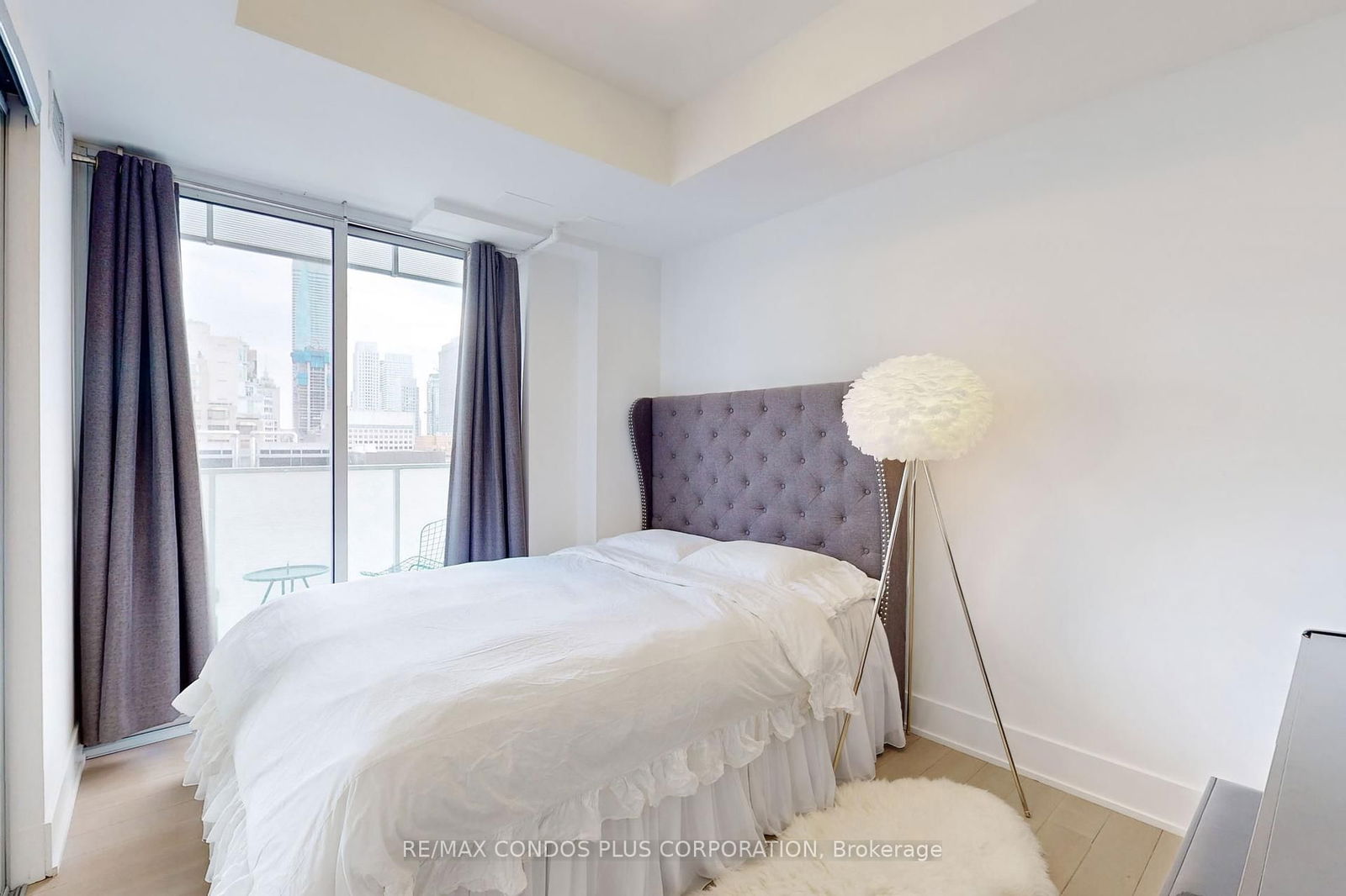 200 Bloor St W, unit 2105 for sale