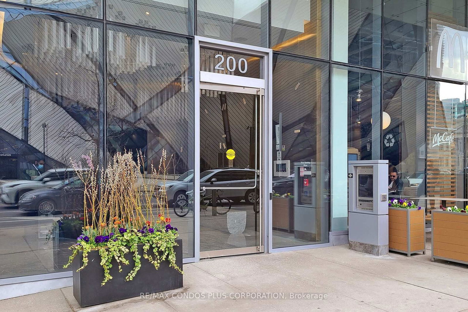 200 Bloor St W, unit 2105 for sale