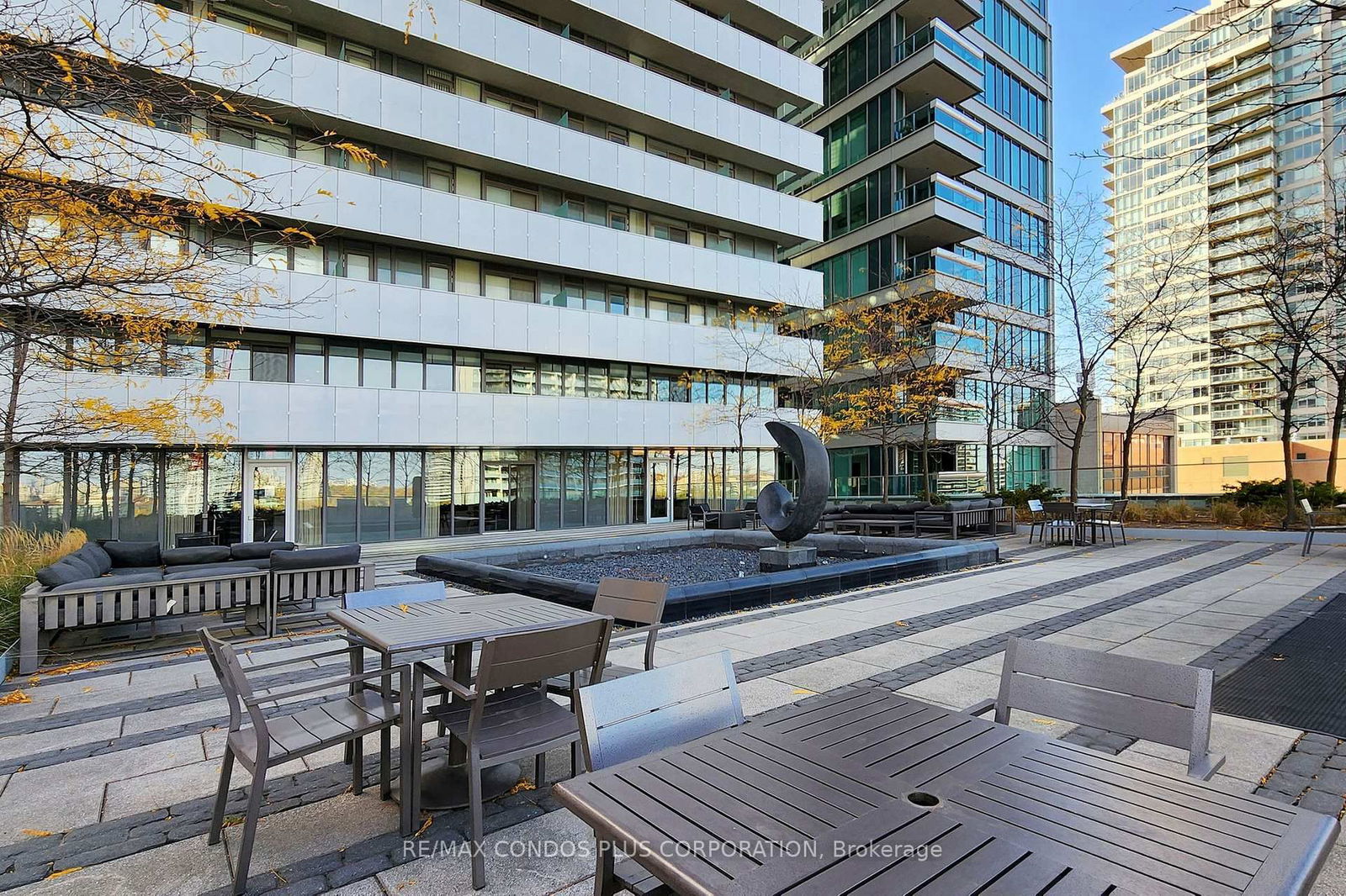 200 Bloor St W, unit 2105 for sale