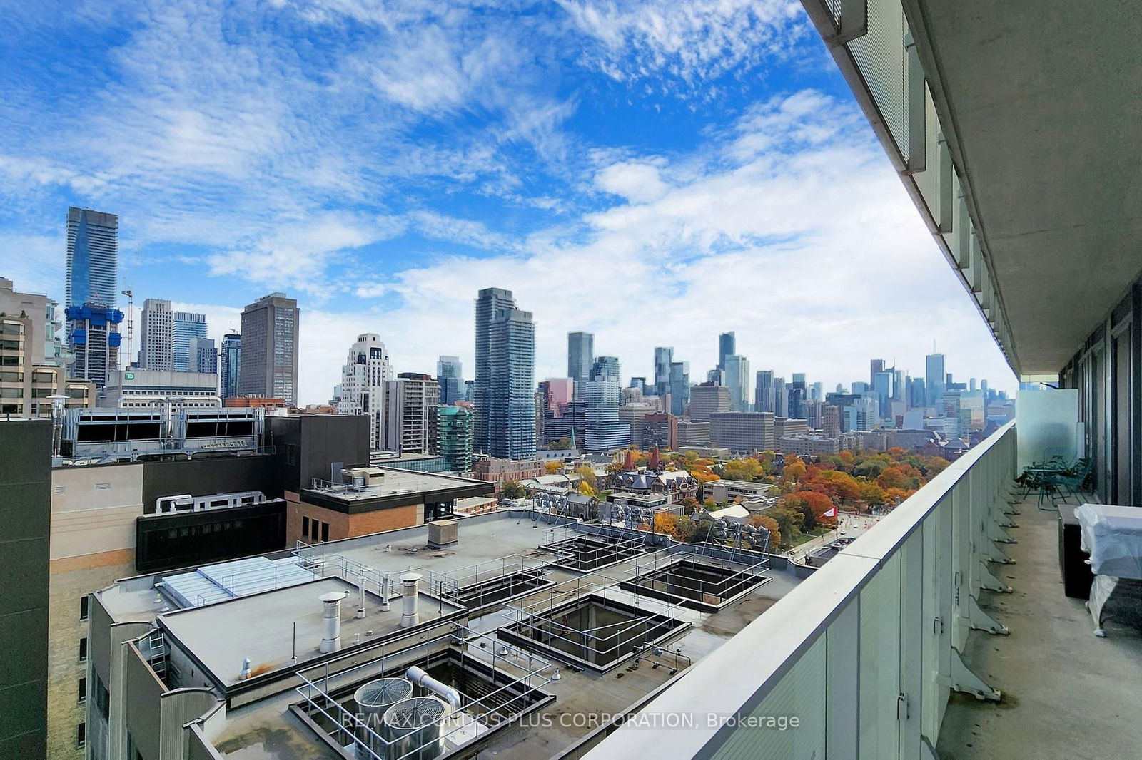 200 Bloor St W, unit 2105 for sale