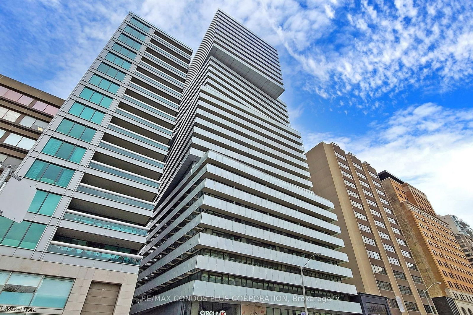 200 Bloor St W, unit 2105 for sale