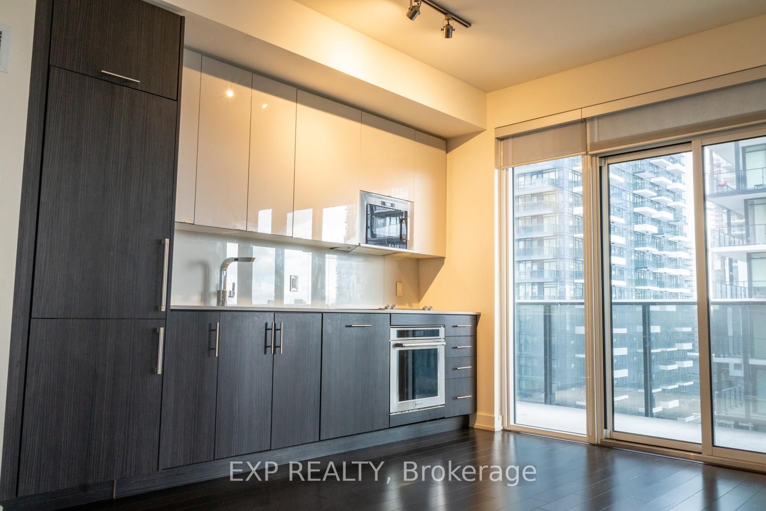 330 Richmond St W, unit 2103 for rent