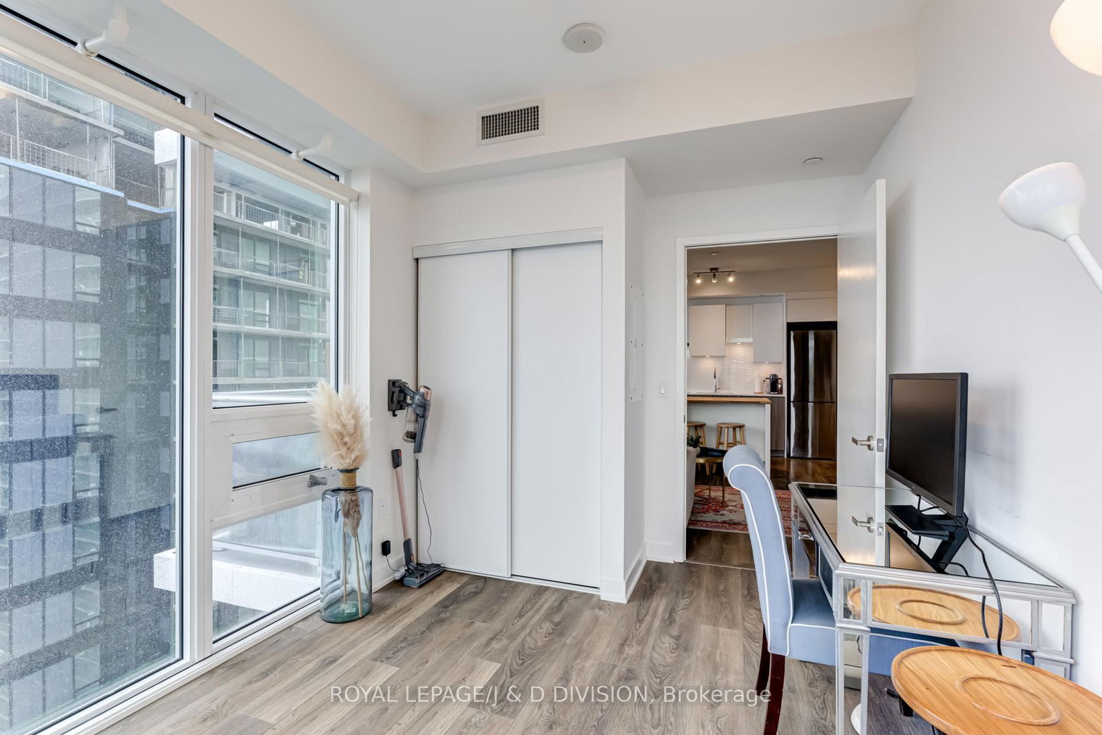 99 Broadway Ave, unit 2903 for rent