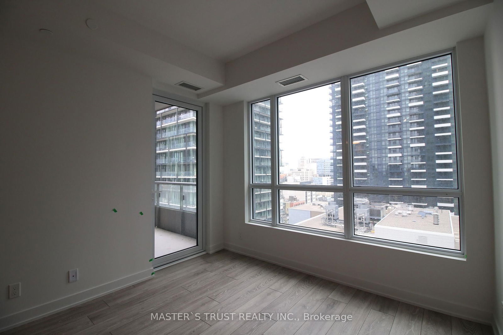 108 Peter St, unit 1703 for sale