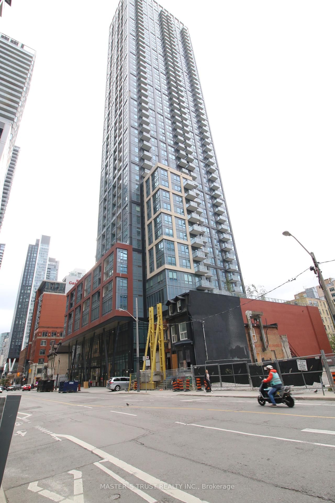 108 Peter St, unit 1703 for sale