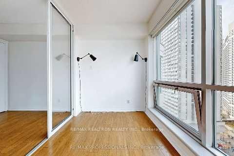 10 Queens Quay W, unit 1808 for rent