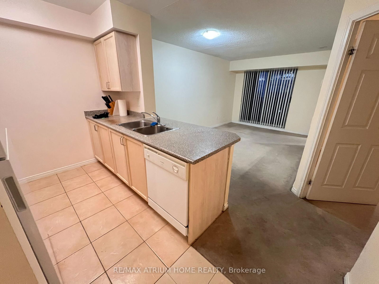 155 Beecroft Rd, unit 2812 for rent