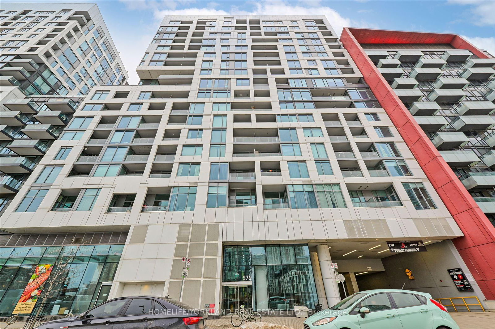 576 Front St W, unit 718E for rent