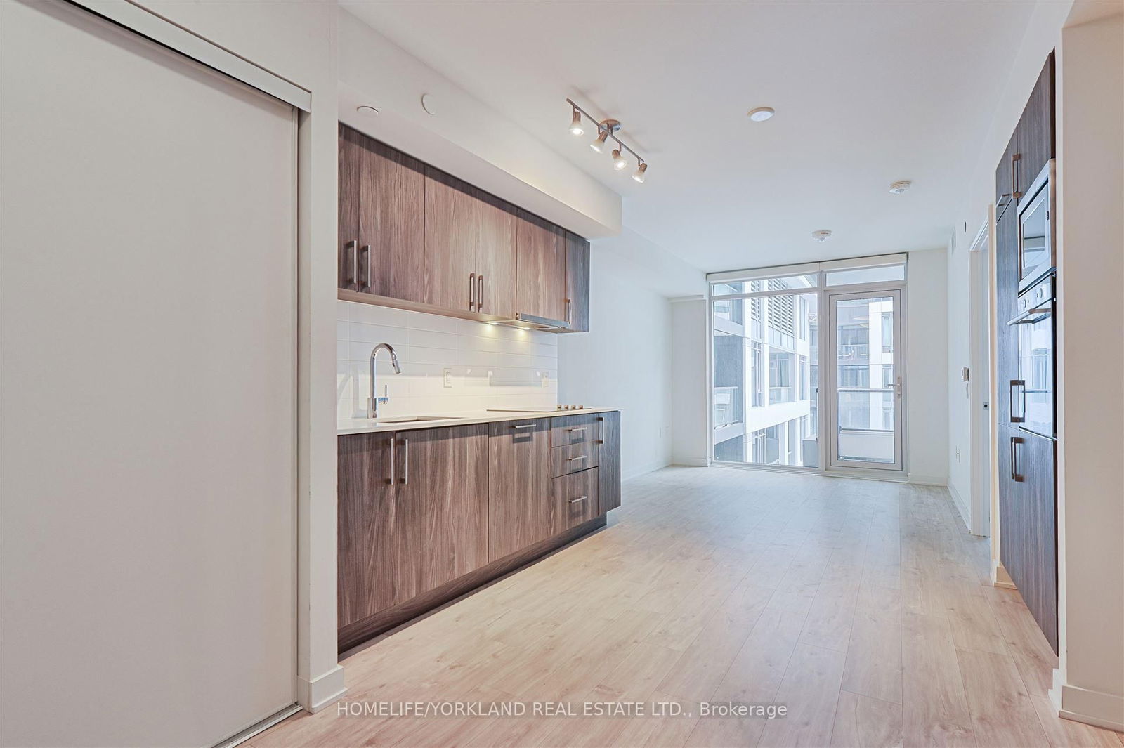 576 Front St W, unit 718E for rent