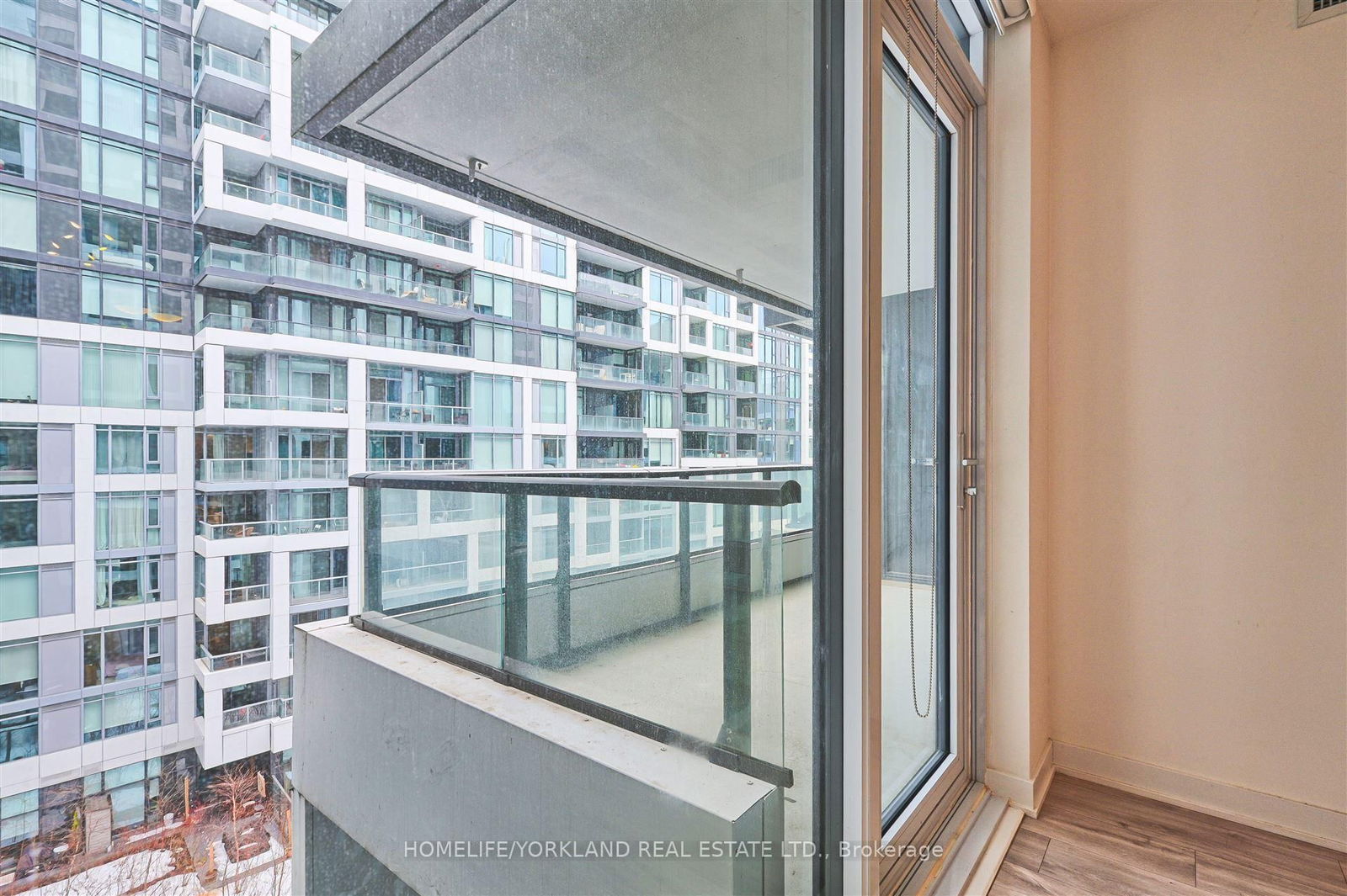 576 Front St W, unit 718E for rent