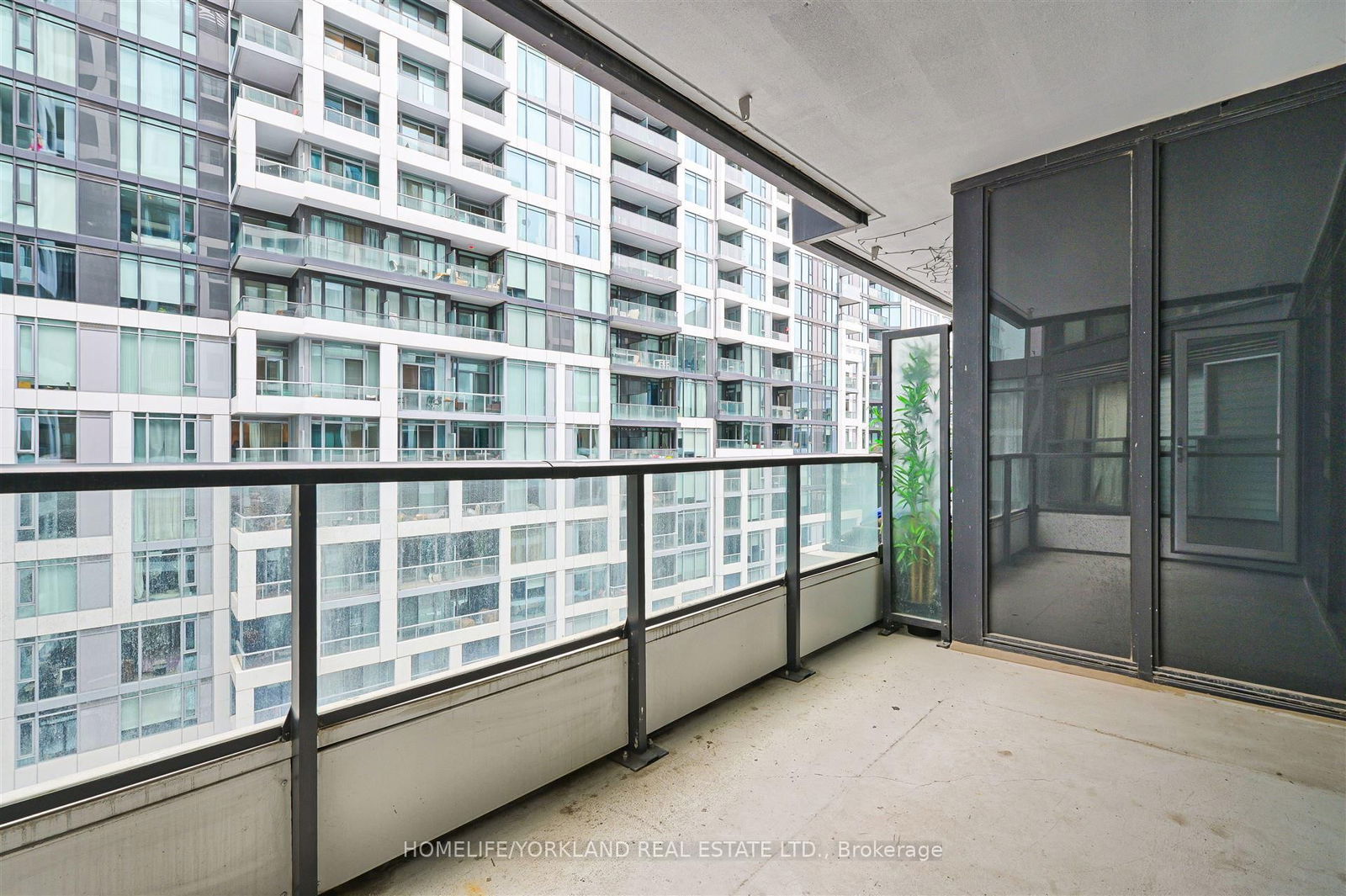 576 Front St W, unit 718E for rent