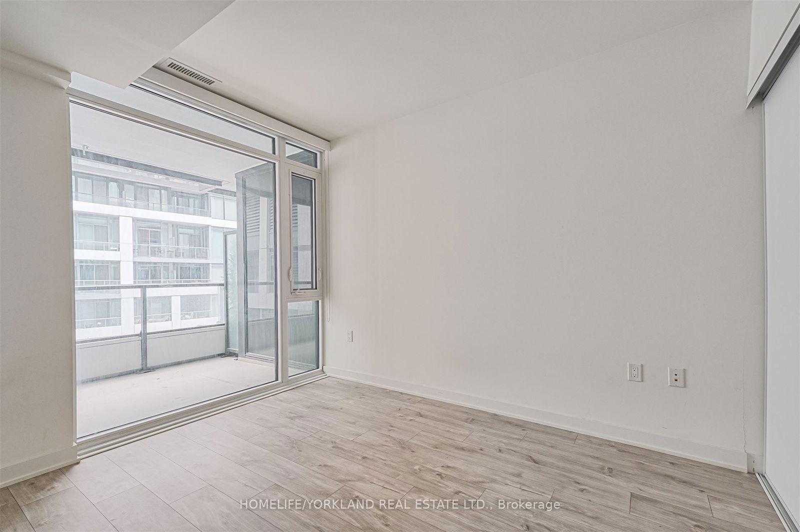 576 Front St W, unit 718E for rent