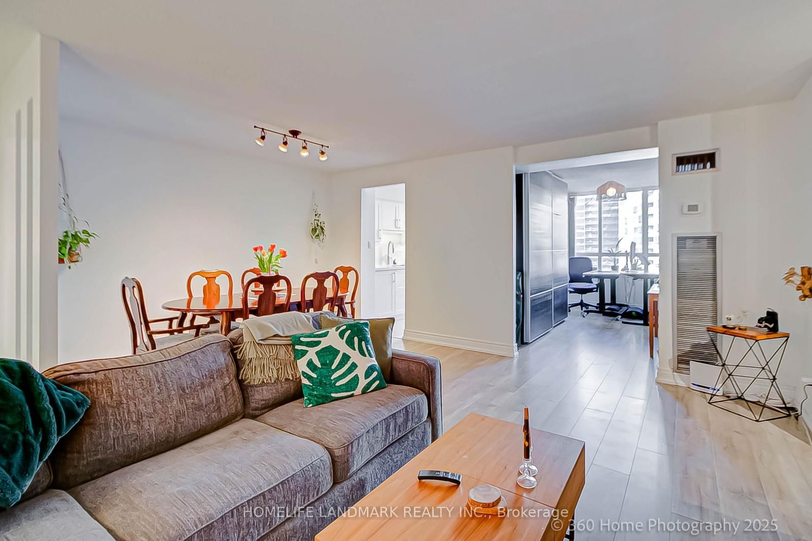 633 Bay St, unit 1703 for sale