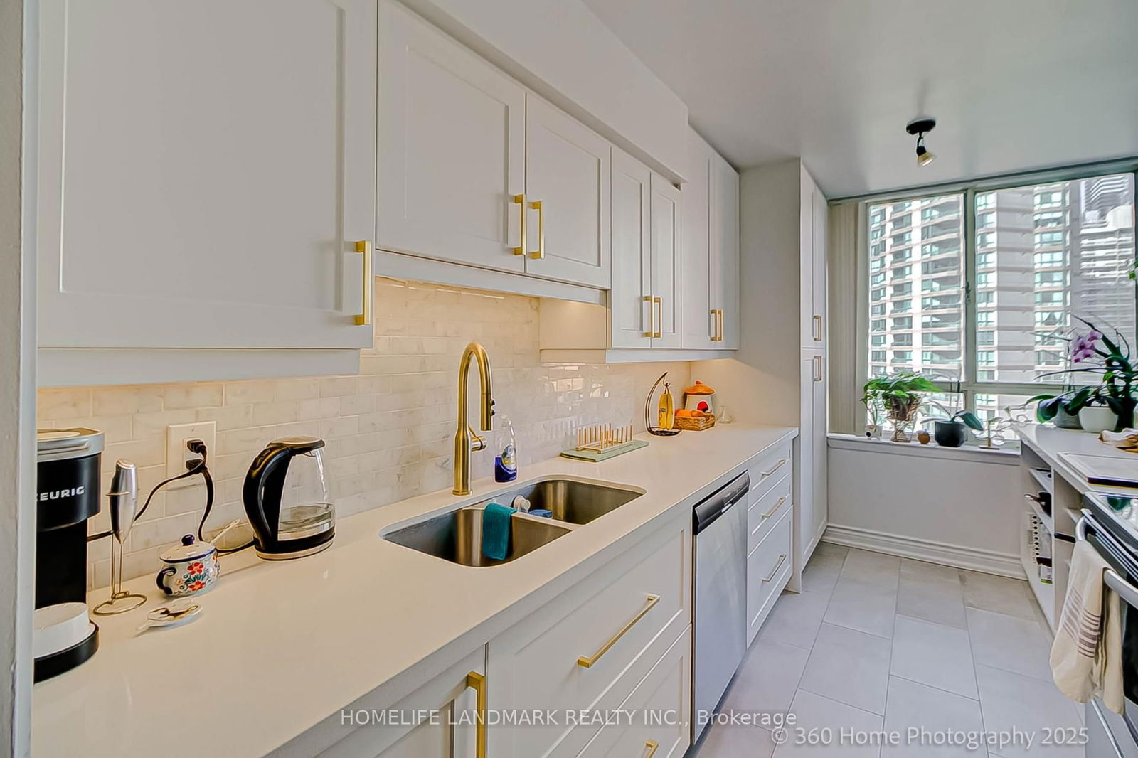 633 Bay St, unit 1703 for sale