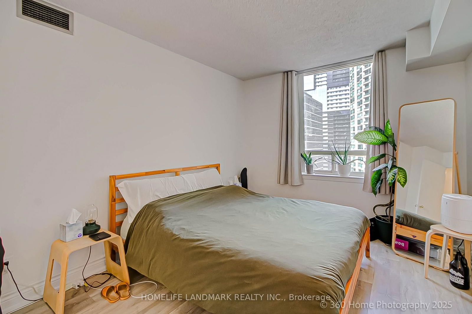 633 Bay St, unit 1703 for sale