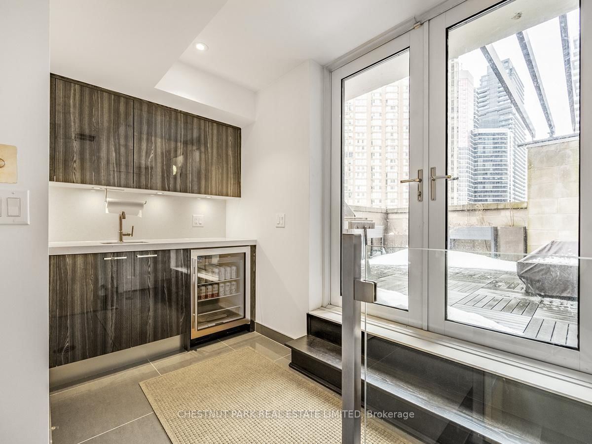 1074 Bay St, unit 11 for sale