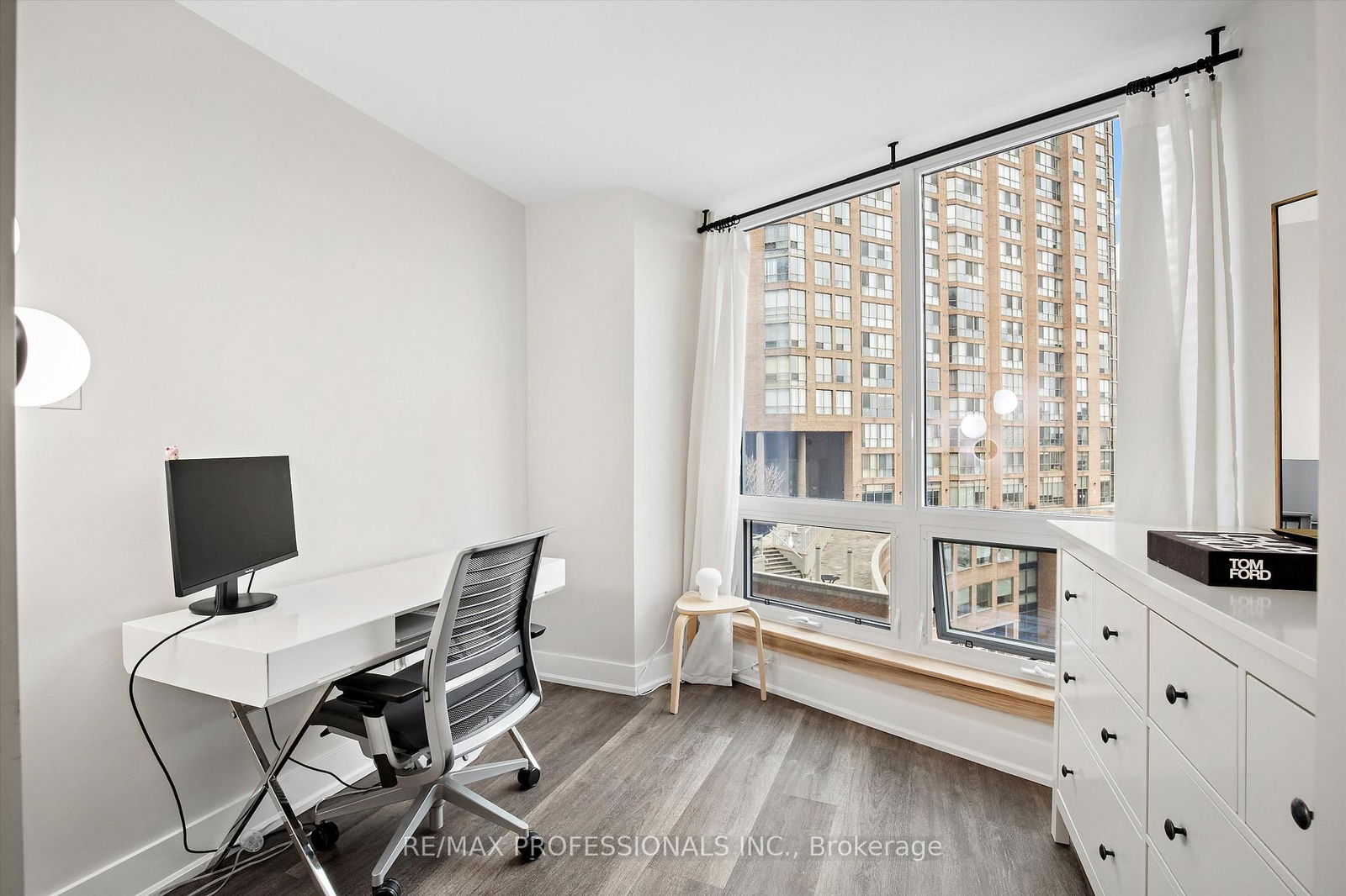 1055 Bay St, unit 709 for sale