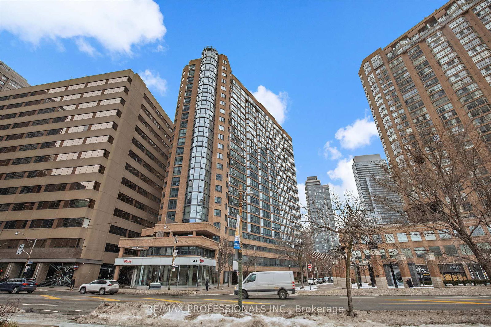 1055 Bay St, unit 709 for sale