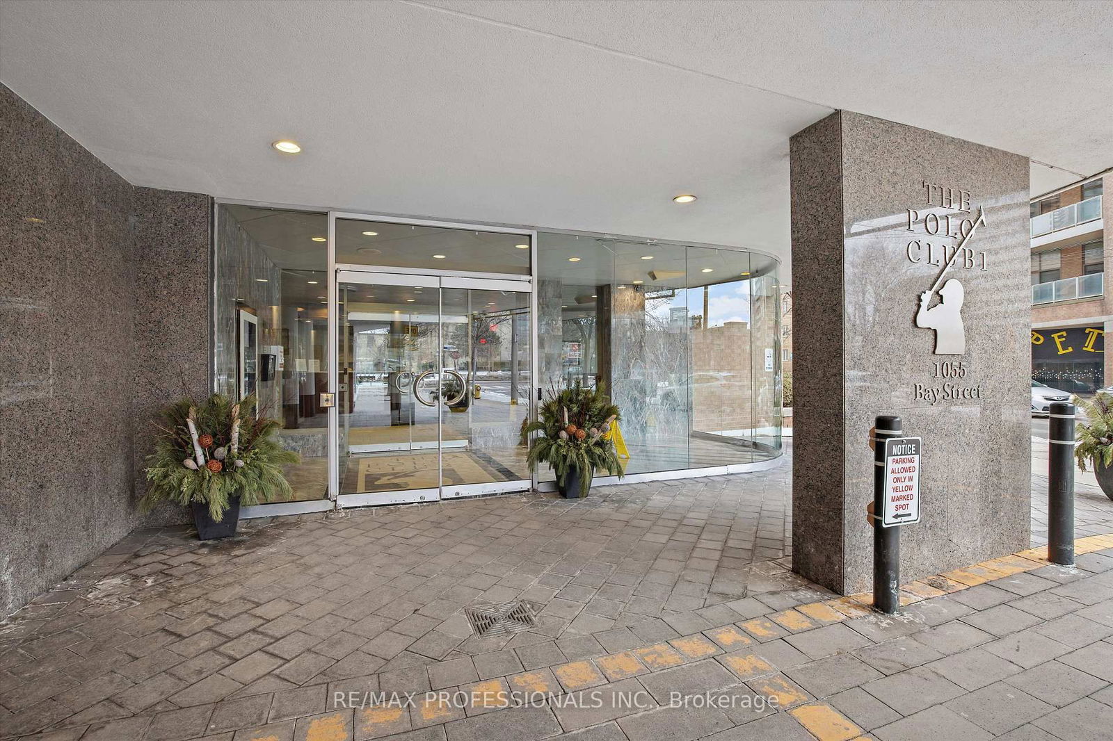 1055 Bay St, unit 709 for sale