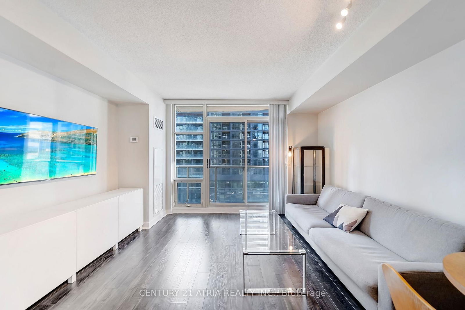 10 Navy Wharf Crt, unit 805 for rent