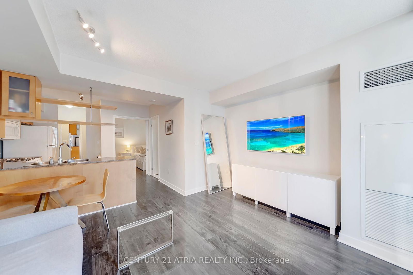 10 Navy Wharf Crt, unit 805 for rent