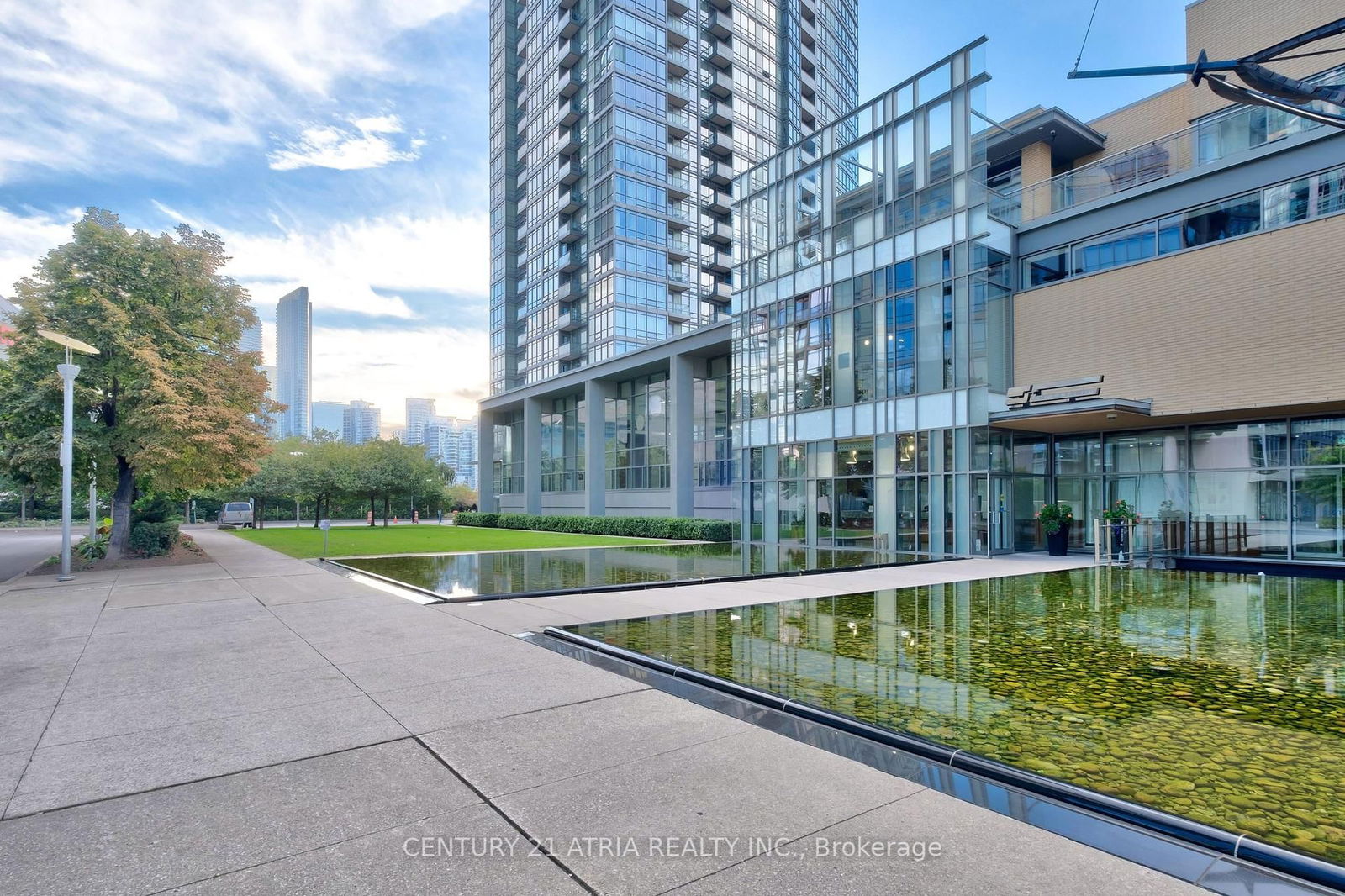 10 Navy Wharf Crt, unit 805 for rent