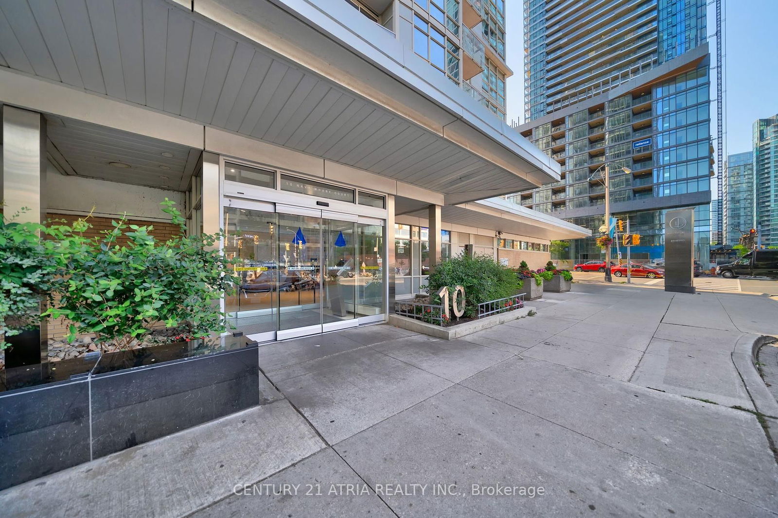 10 Navy Wharf Crt, unit 805 for rent