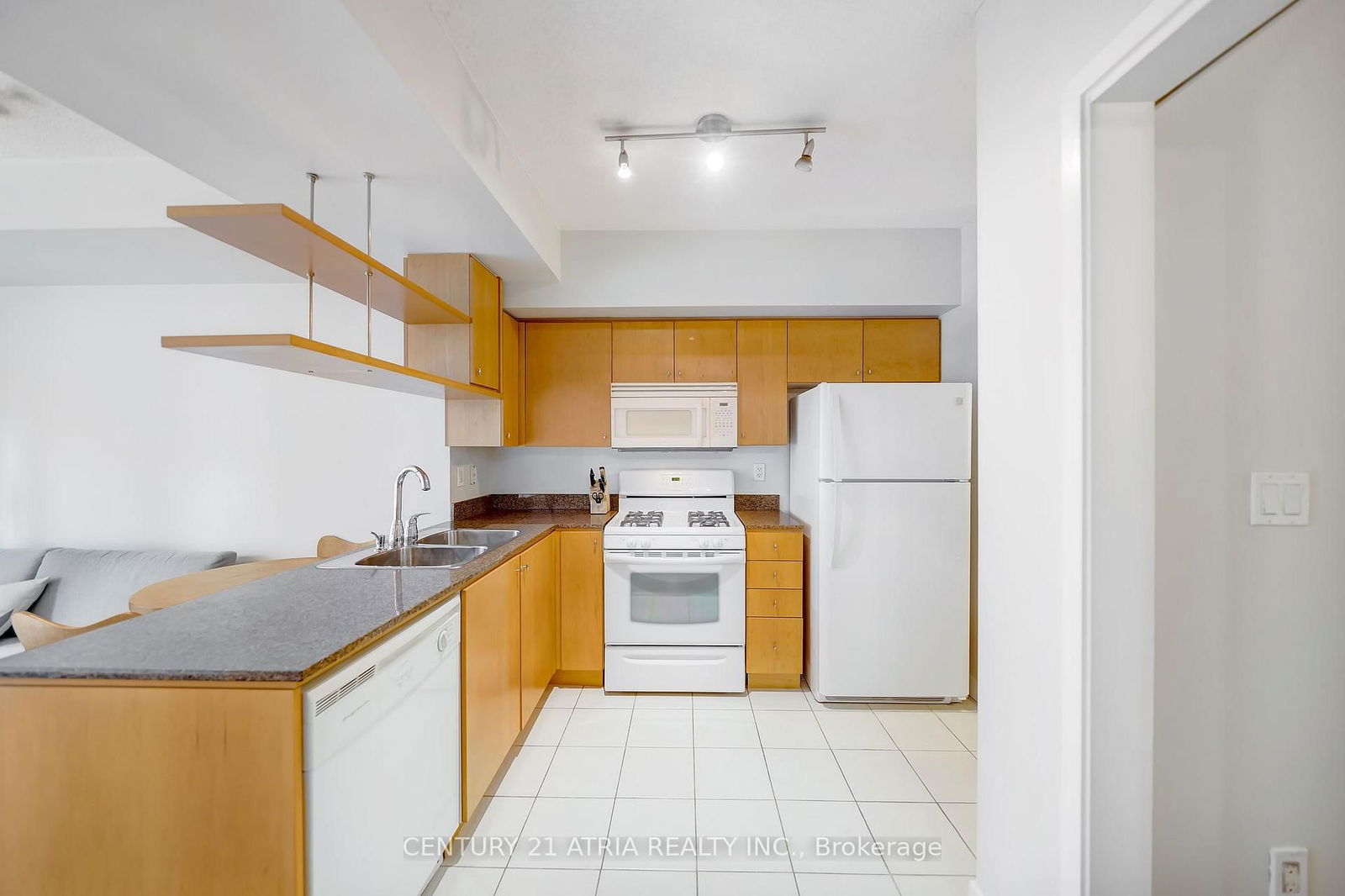 10 Navy Wharf Crt, unit 805 for rent