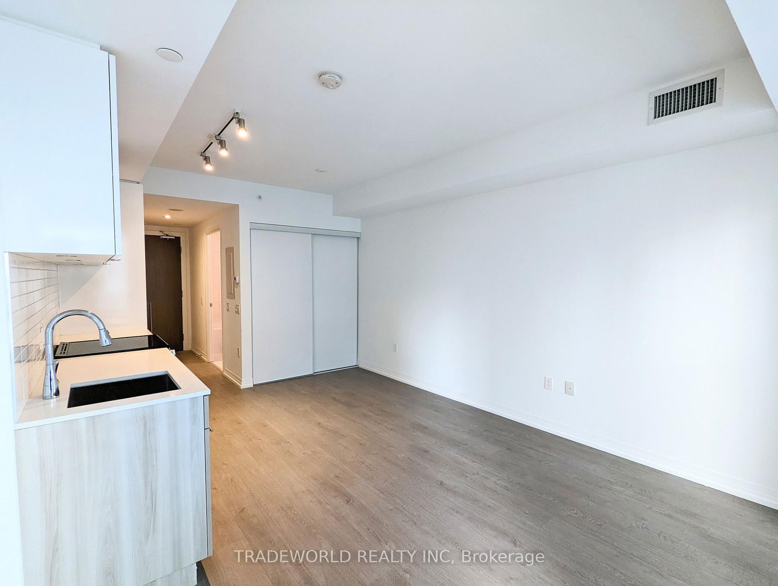 251 Jarvis St, unit 1724 for rent