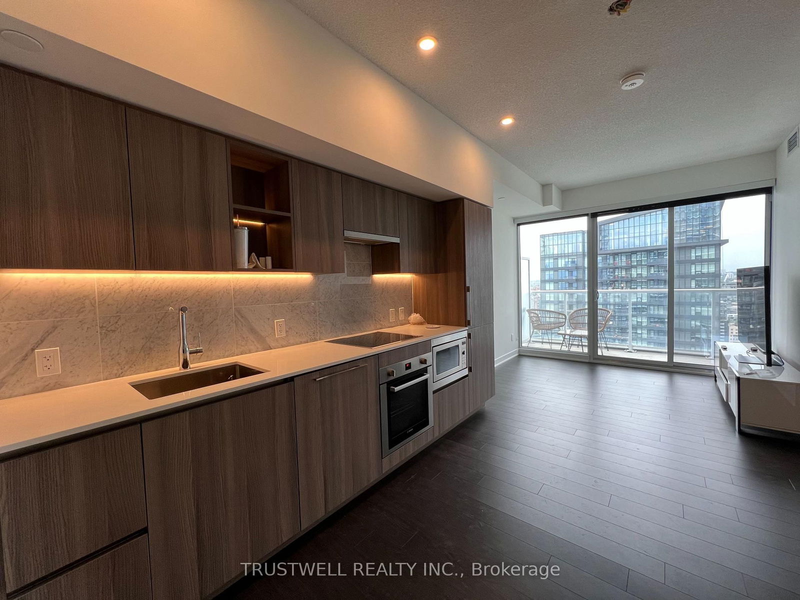 17 Bathurst St, unit 3309 for rent