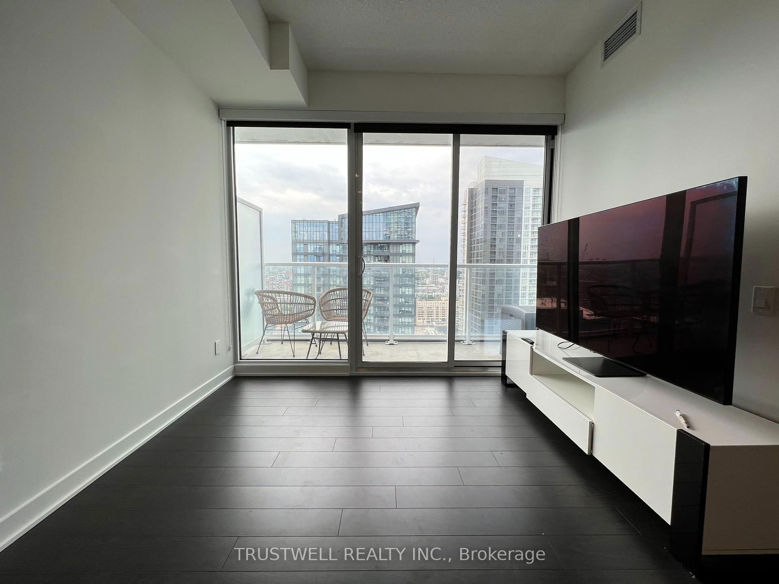 17 Bathurst St, unit 3309 for rent