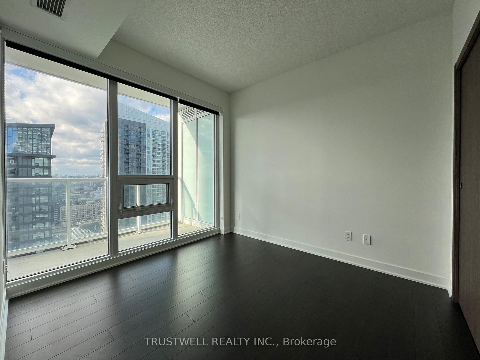 17 Bathurst St, unit 3309 for rent