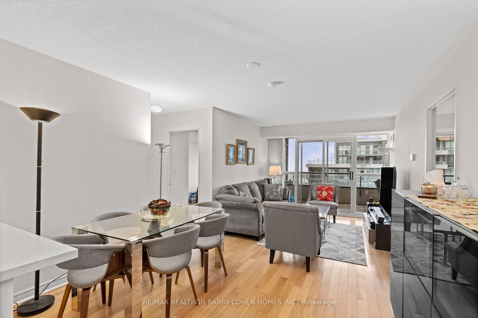 23 Hollywood Ave, unit 2606 for sale