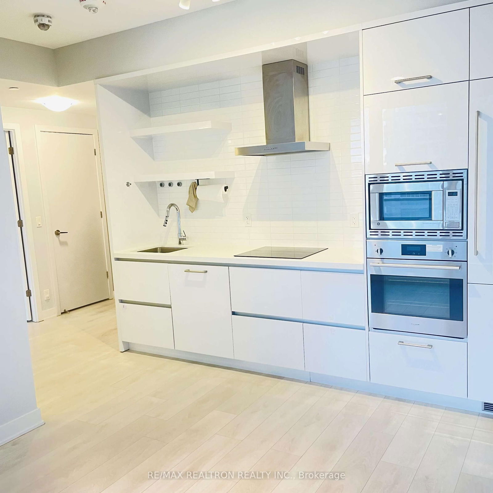 2221 Yonge St, unit 1007 for rent