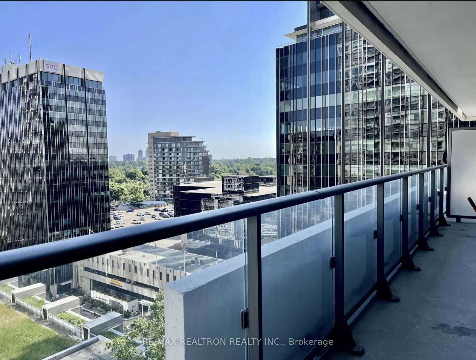 2221 Yonge St, unit 1007 for rent