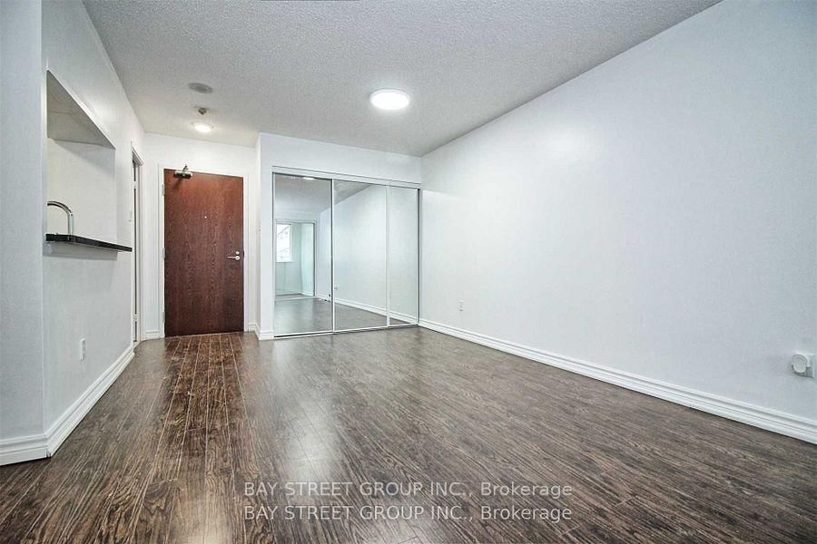 1055 Bay St, unit 616 for rent