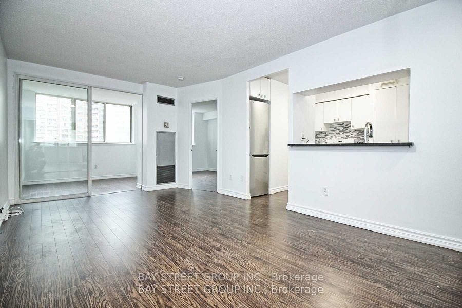 1055 Bay St, unit 616 for rent