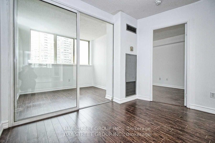 1055 Bay St, unit 616 for rent