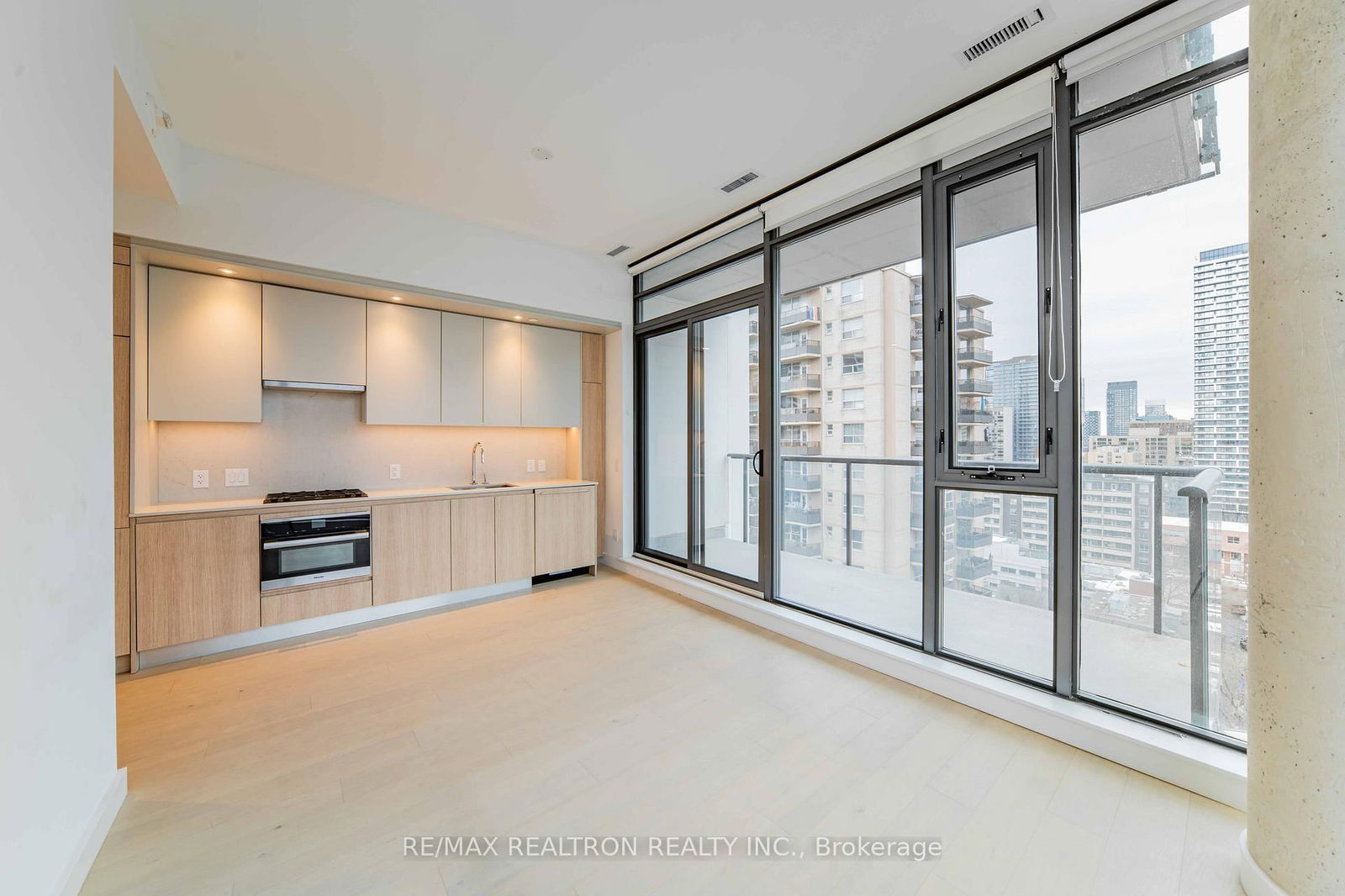 81 Wellesley St E, unit 1103 for sale