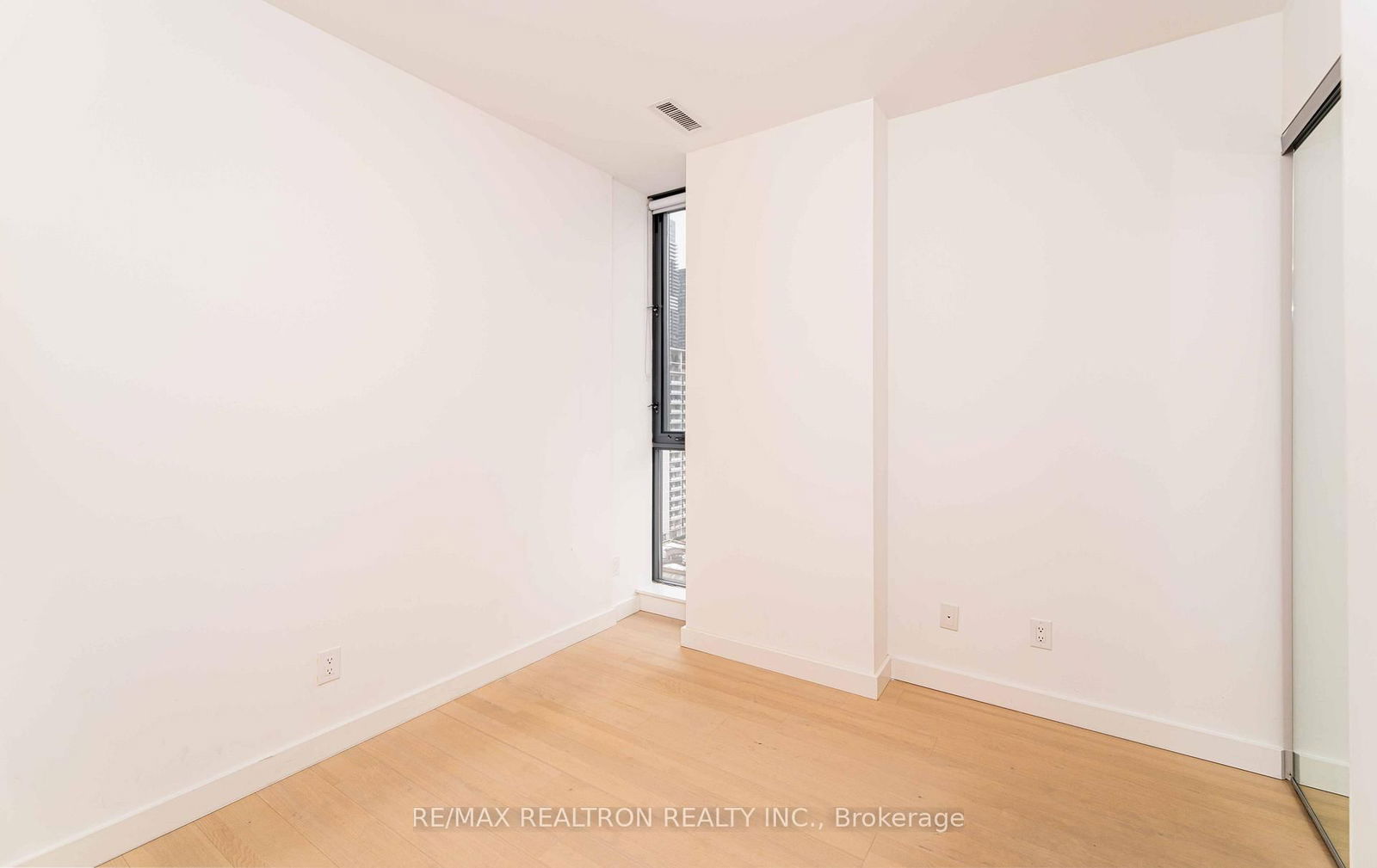 81 Wellesley St E, unit 1103 for sale