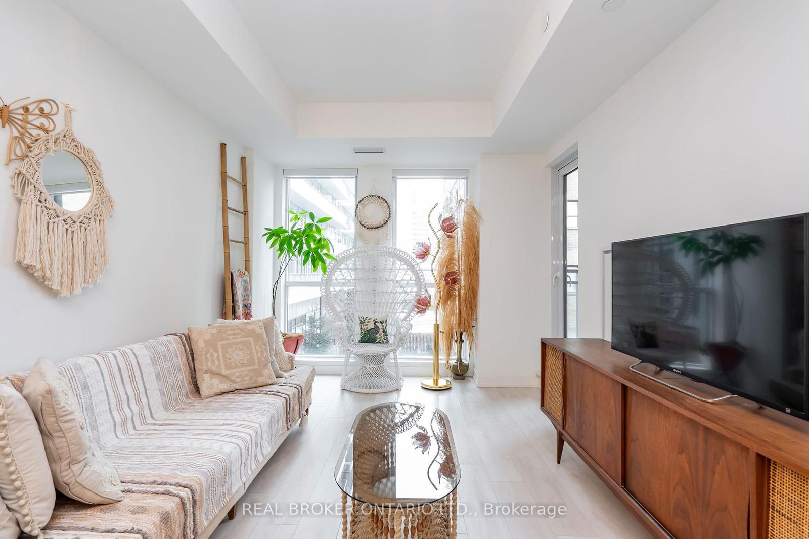 223 St. Clair Ave W, unit 201 for sale