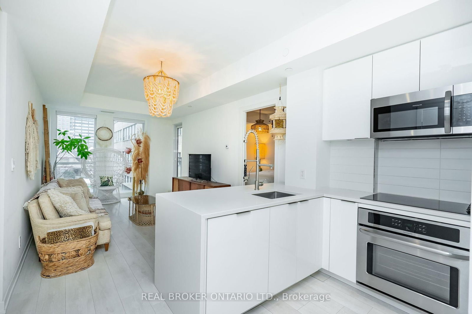 223 St. Clair Ave W, unit 201 for sale