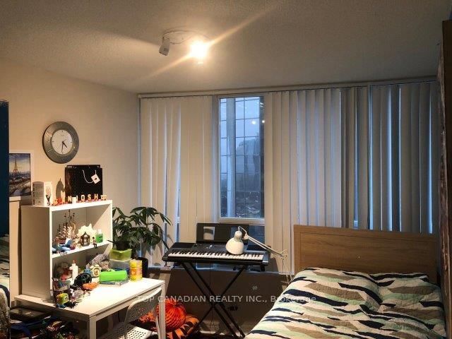 23 Hollywood Ave, unit 2203 for rent