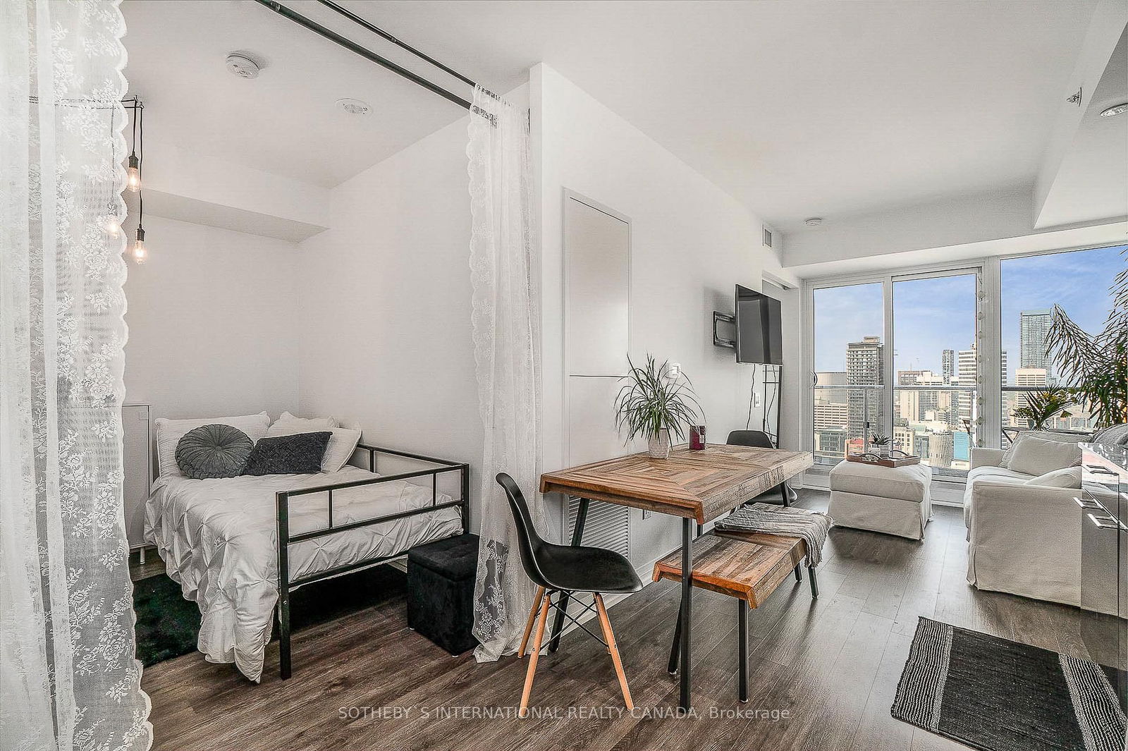 251 Jarvis St, unit 3206 for rent