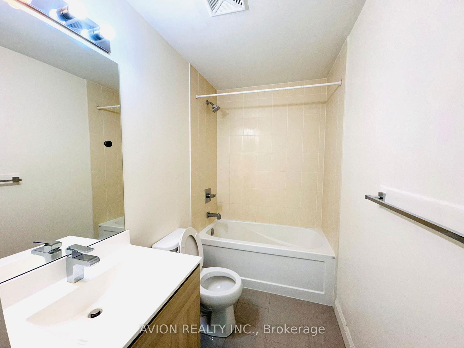 68 Canterbury Pl, unit Masterbedroom 702 for rent