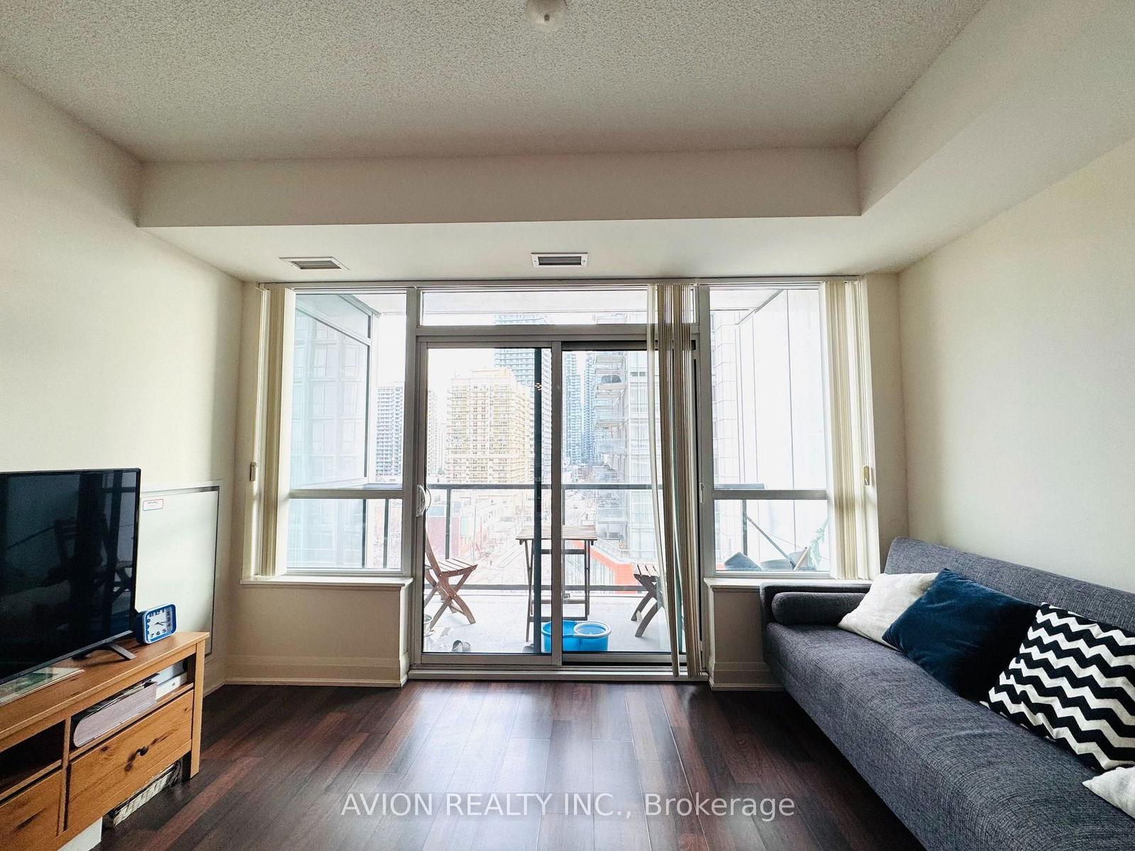 68 Canterbury Pl, unit Masterbedroom 702 for rent