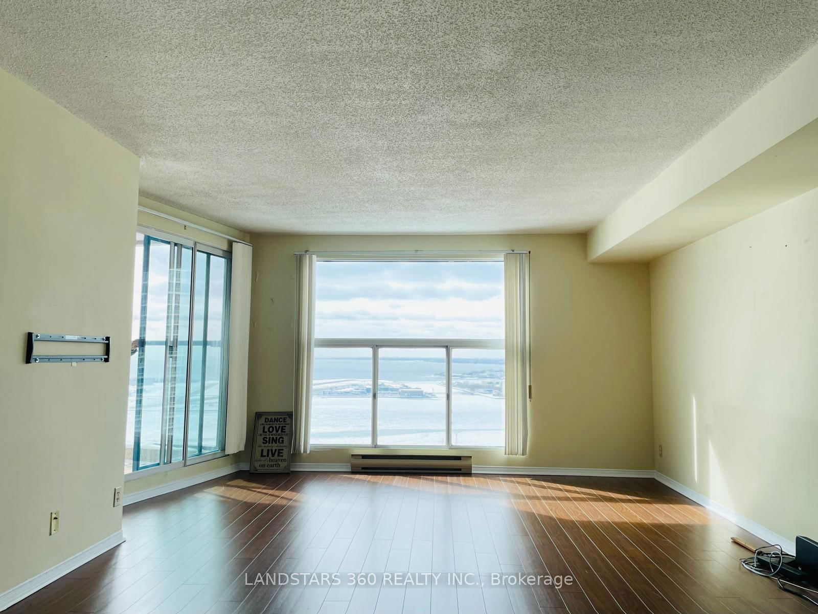 99 Harbour Sq, unit 3310 for rent